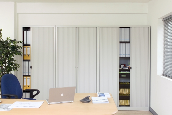 Rollladenschrank für das Büro